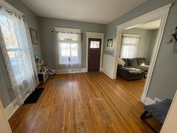 5th image of 3422 31st Ave S