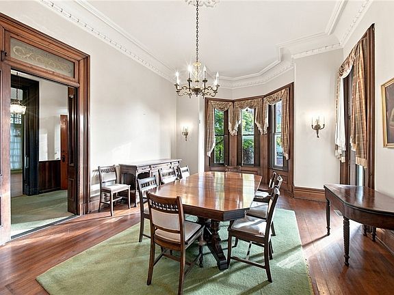 15th image of 904 Juliana St