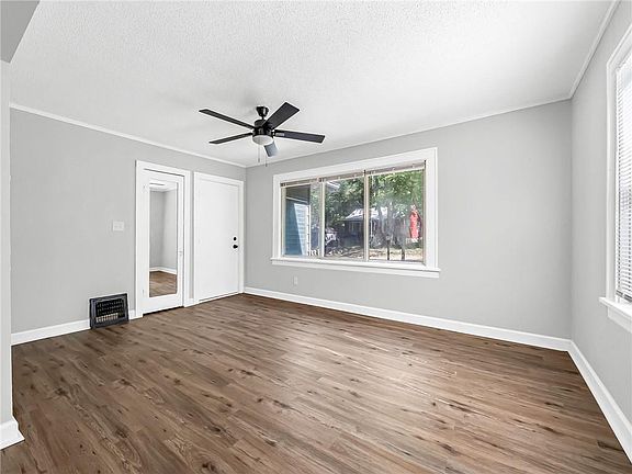 3rd image of 1906 S Ash Ave