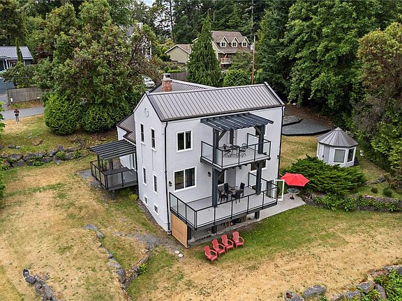2nd image of 5025 Genoa Bay Rd