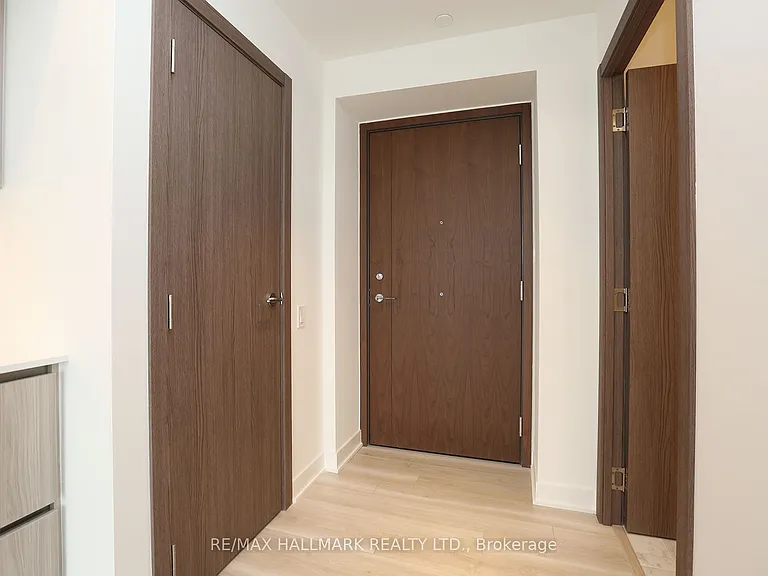 17 Bathurst St #4007 — Photo 2