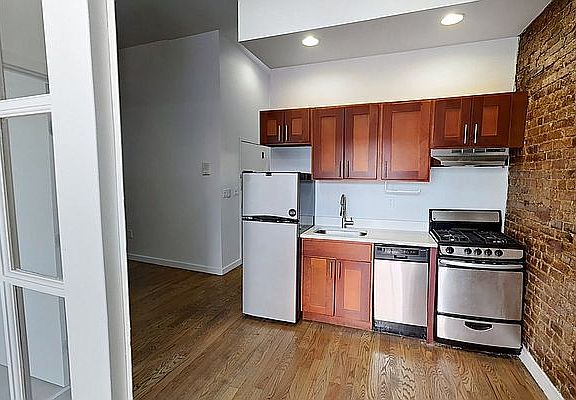 3rd image of 609 Nostrand Ave APT 6A