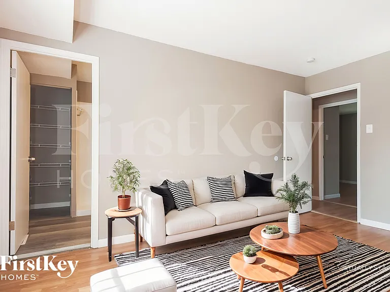 9553 Winkler Dr — Photo 4