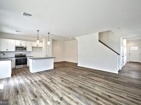 4th image of 7865 Briarwood Dr