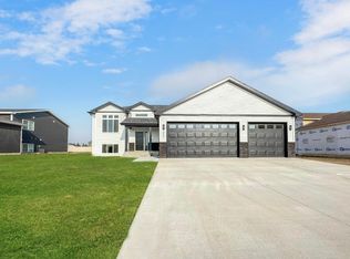 327 7th Ave SW, Surrey, ND 58785