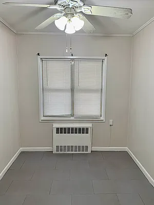 Rented by Halvatzis Realty | media 16