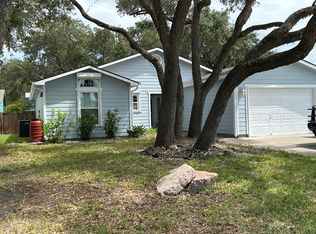 104 Breezy St, Rockport, TX 78382
