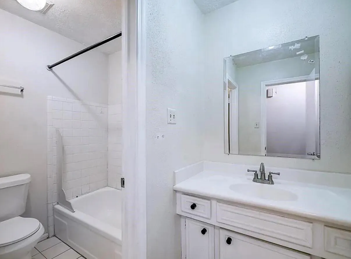 3 bed, 2.0 bath, 1874 sqft, $1,695 — Photo 3