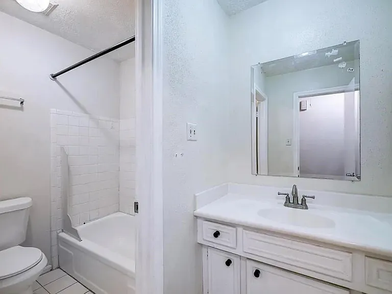 25403 Lynbriar Ln — Photo 3