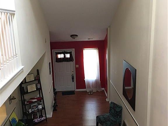 4th image of 281 Wexford Dr W