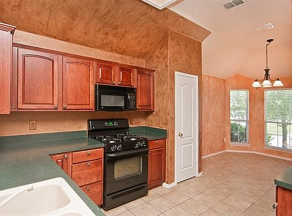 5th image of 1207 Cedar Springs Dr