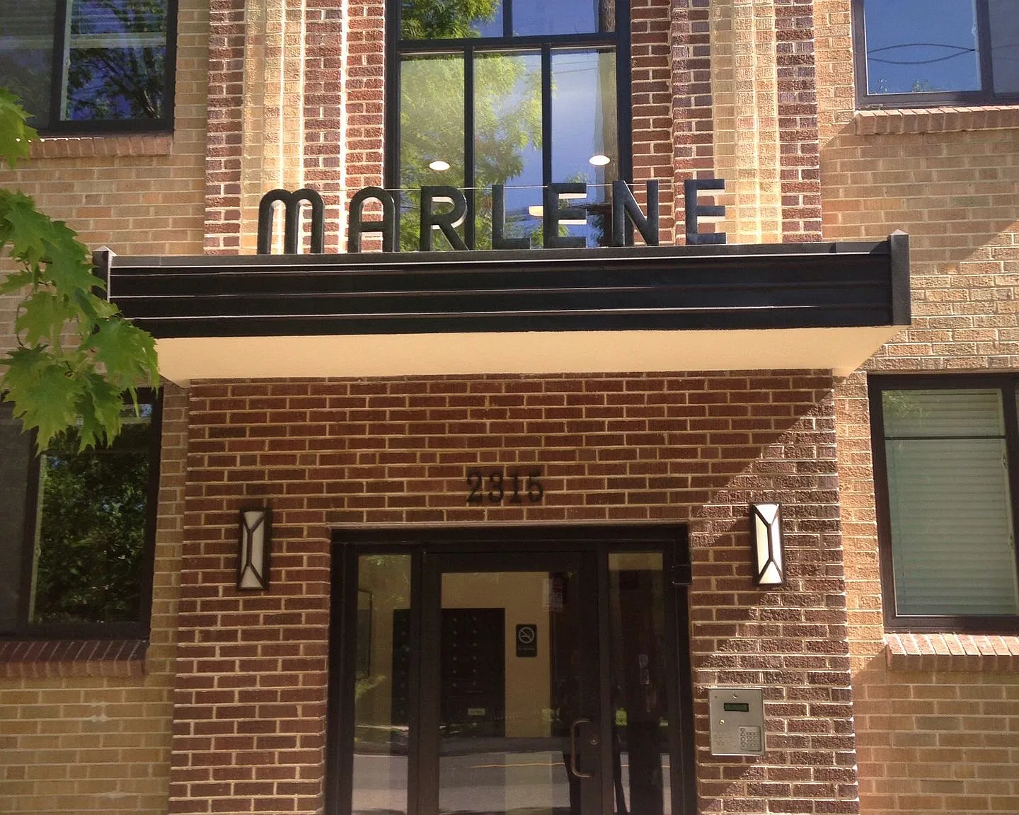 The most Beautiful Renovated Apartments - 1 block form Botanical Gardens — Photo 4