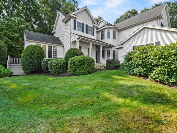 55 Village Cir Unit 55, Milford, MA 01757