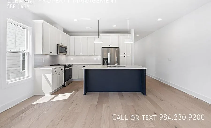 5 bed, 3.5 bath, 2334 sqft, $3,700 — Photo 2