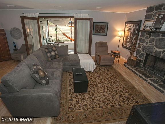 3rd image of 122 Pewter Ln