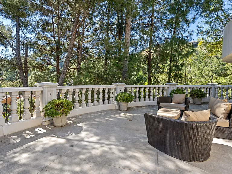 1210 Chantilly Rd — Photo 6
