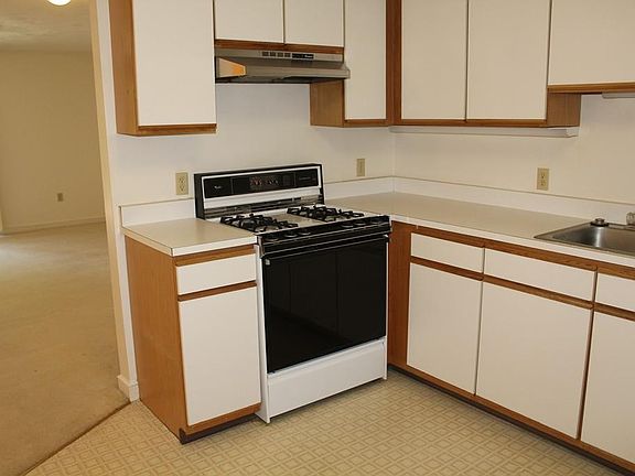 5th image of 43 Rose Ct
