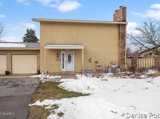 4315 Walnut Hills Dr SE, Kentwood, MI 49512