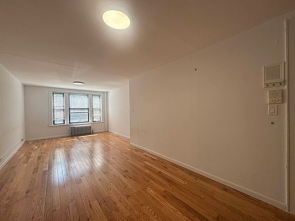 4th image of 30-20 49th St #1N