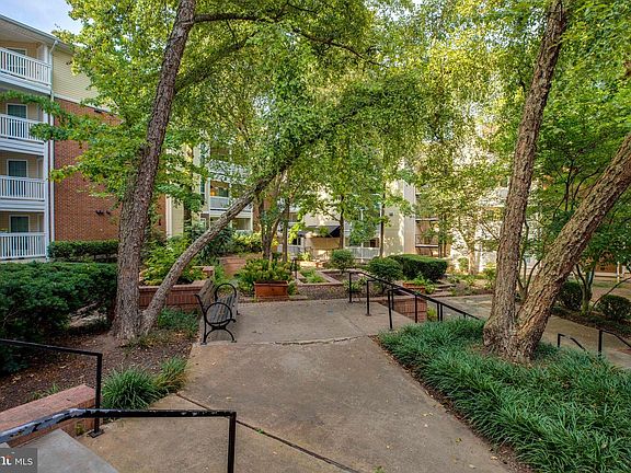 3rd image of 1524 Lincoln Way APT 431