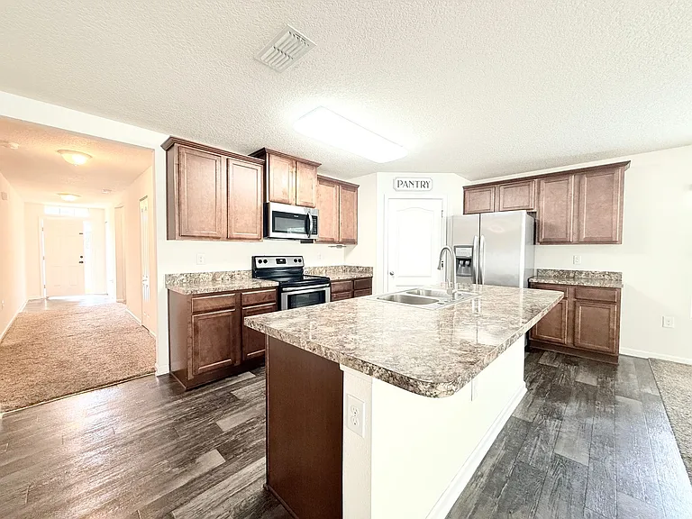 12306 Crossfield Dr — Photo 19
