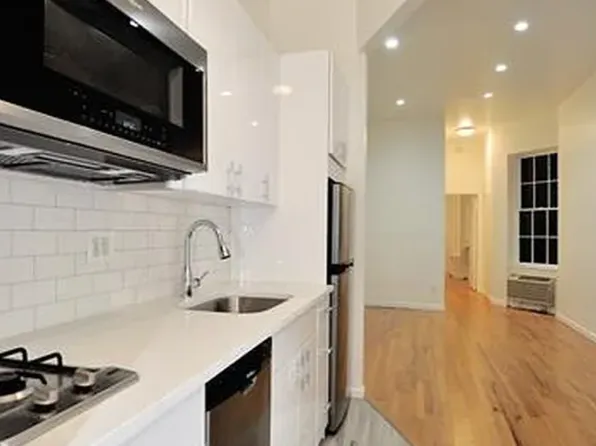 220 West 20th Street image 1 of 11