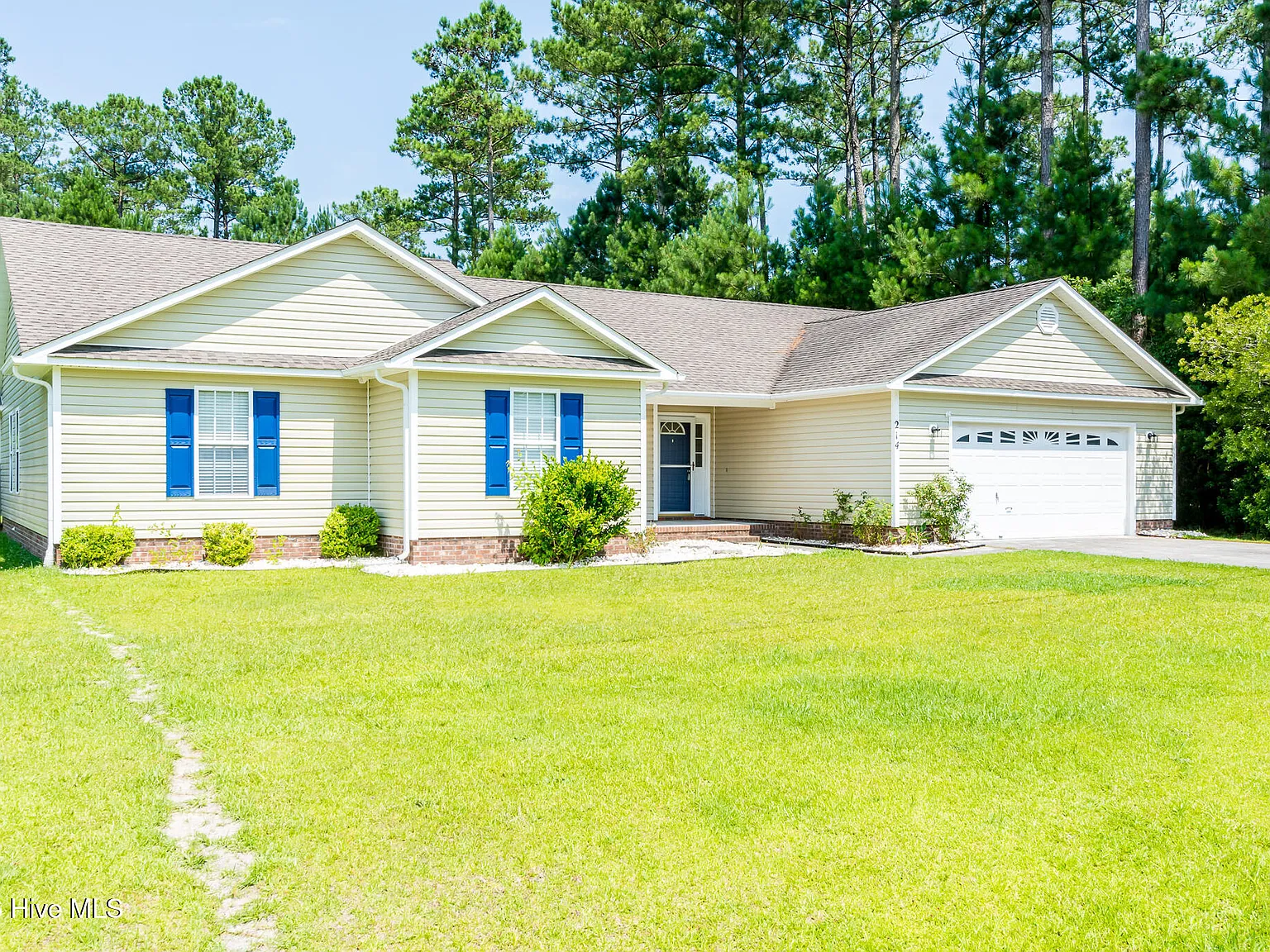 3 bed, 2.0 bath, 2060 sqft, $1,925 — Photo 3