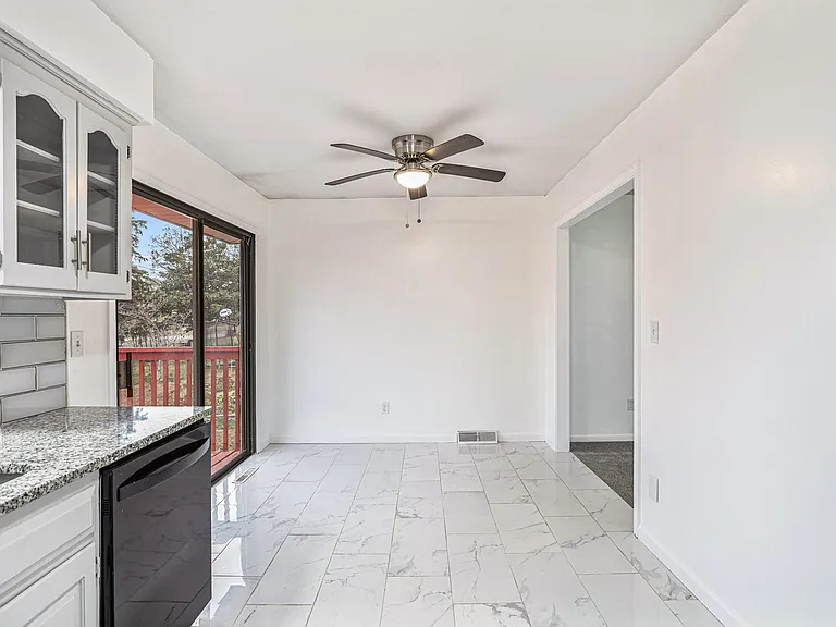 1208 S Mayview Ave — Photo 2
