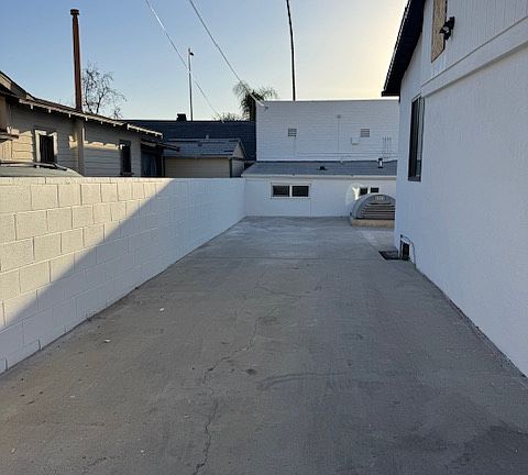 2nd image of 1939 W Glenoaks Blvd