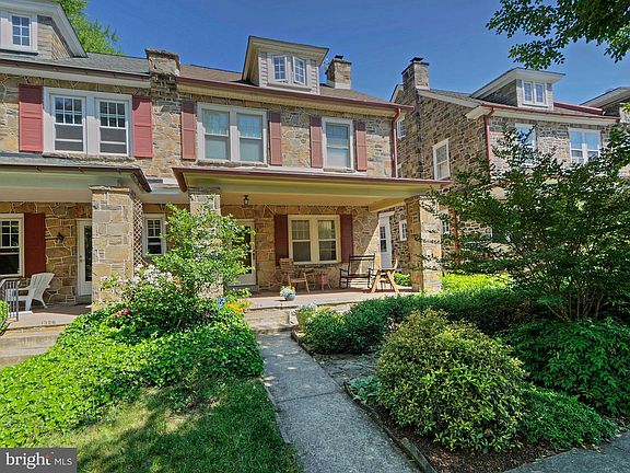 2nd image of 1324 Woodlawn Ave