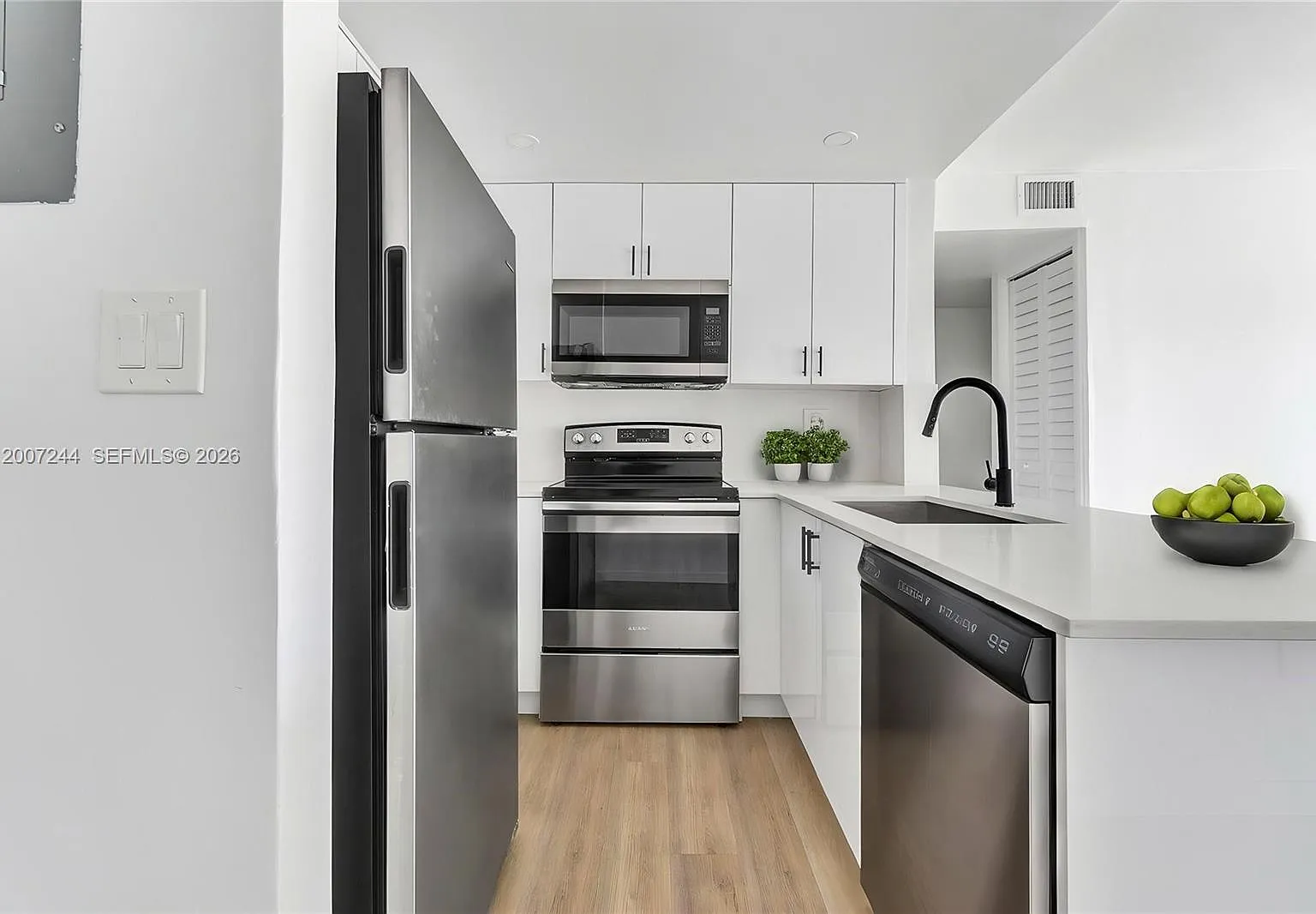 2 bed, 1.0 bath, $2,350 — Photo 1