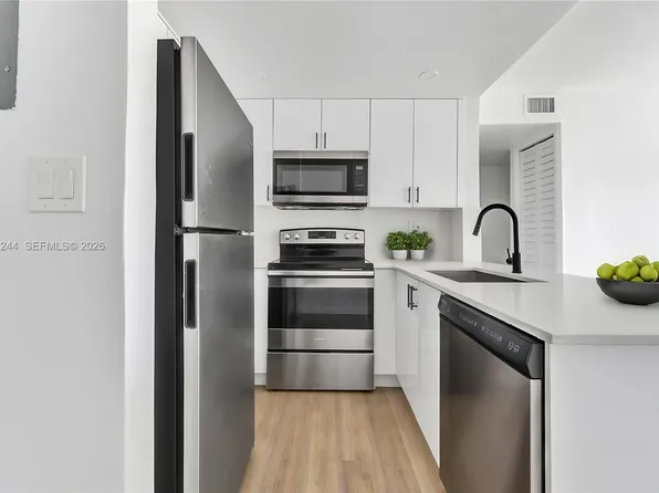 620 SW 10th St APT 301, Miami, FL 33130