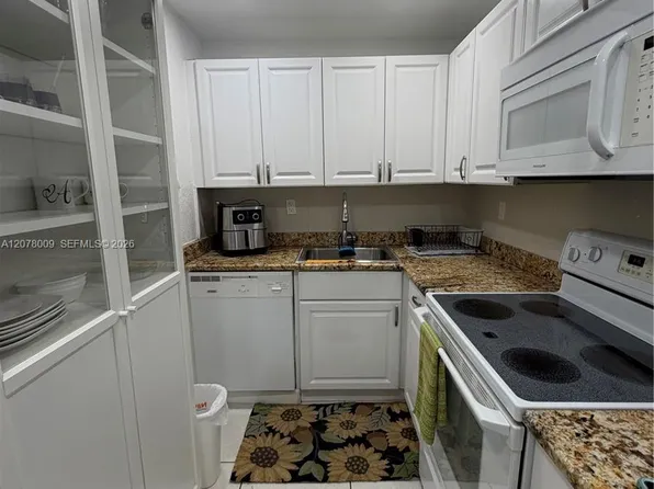 17530 NW 68th Ave, Hialeah, FL