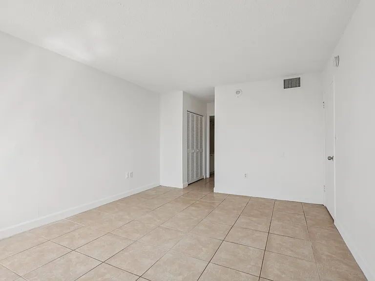1 Bed 1.5 Bath Unit