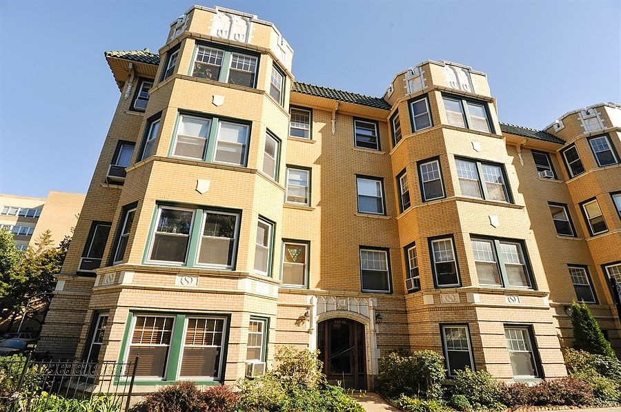 1st image of 1066 W Catalpa Ave #L2