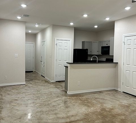 3rd image of 6926 Crestway Rd #3