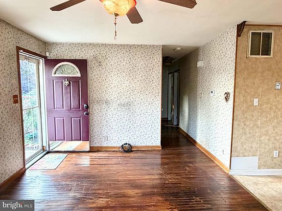 4th image of 454 Florence Blvd