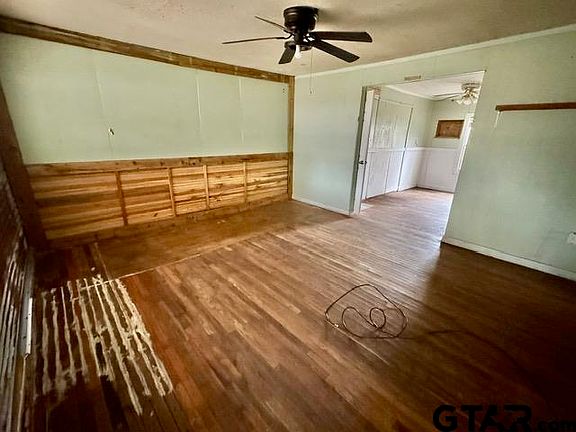 5th image of 399 W Blackbourn St