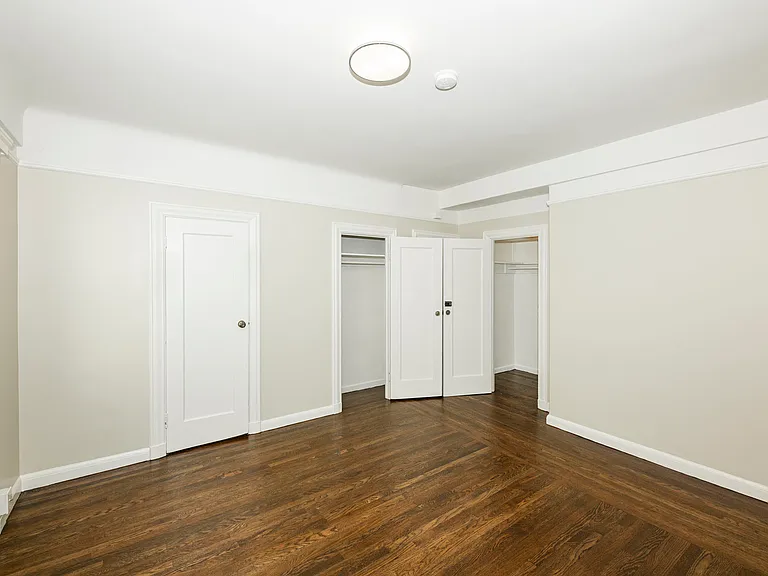 2275 Broadway — Photo 31
