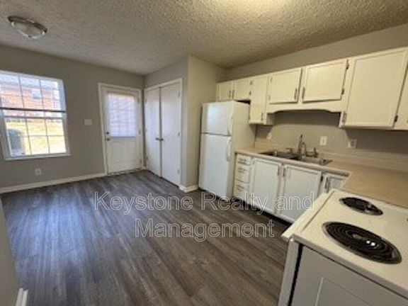 3rd image of 3318 Royster Ln APT D