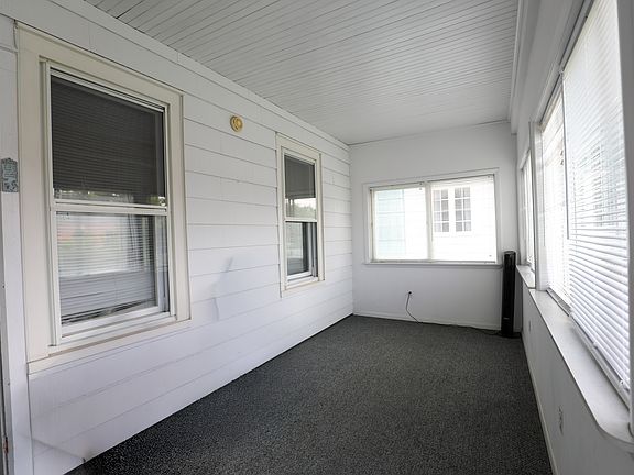 4th image of 98 Hurley Ave