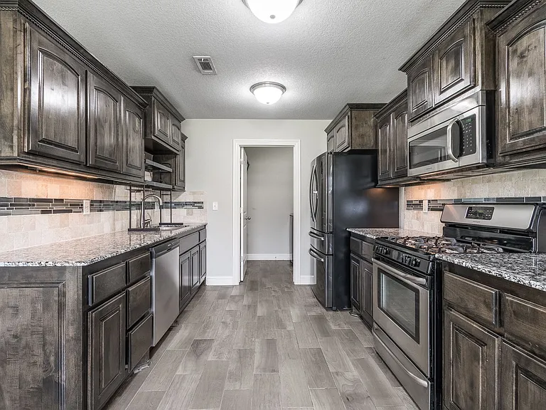 457 Harper Dr — Photo 5