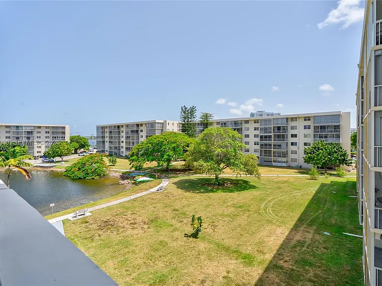 2851 Leonard Dr #J402 — Photo 28