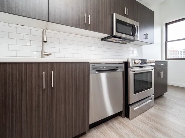 201 Cornelison Avenue image 8 of 17