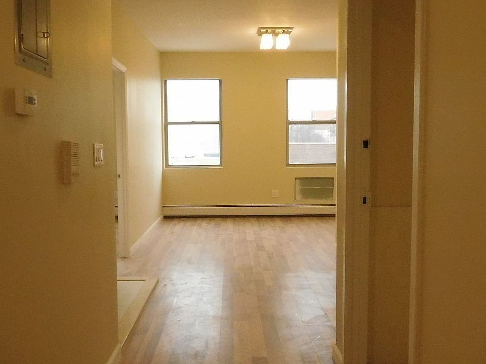 1st image of 336 Irving Ave Floor 3
