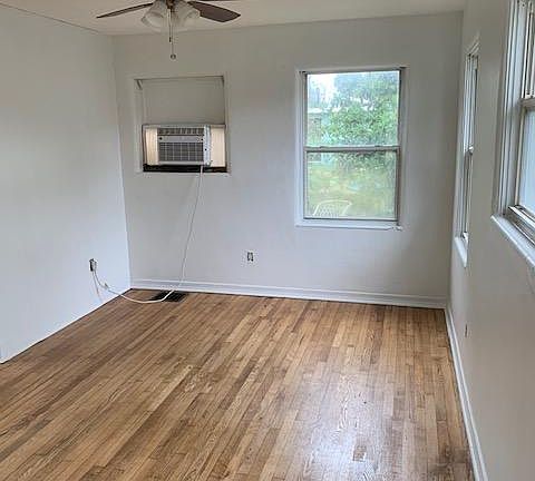4th image of 425 Hillside Ave APT 2
