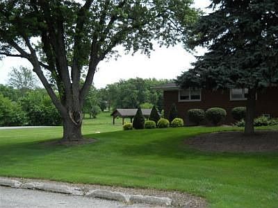 4th image of 423 E 69th Pl