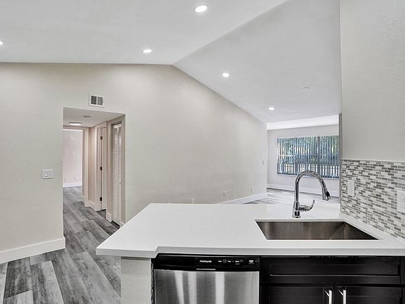 2nd image of 595 Vista Isles Dr APT 1925