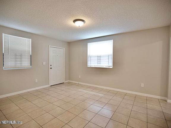 4th image of 1709 Dot St