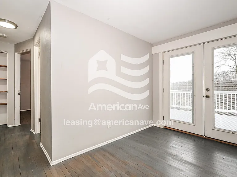 1372297_005_wm_-_living_room_13526752.jpg
